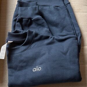 ALO Yoga Navy Crew Neck Sweater